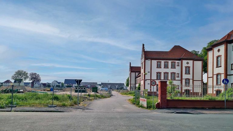 Neuer Fuß- und Radweg über das Alanbrooke-Gelände (Dr.-Margit-Naarmann-Straße).